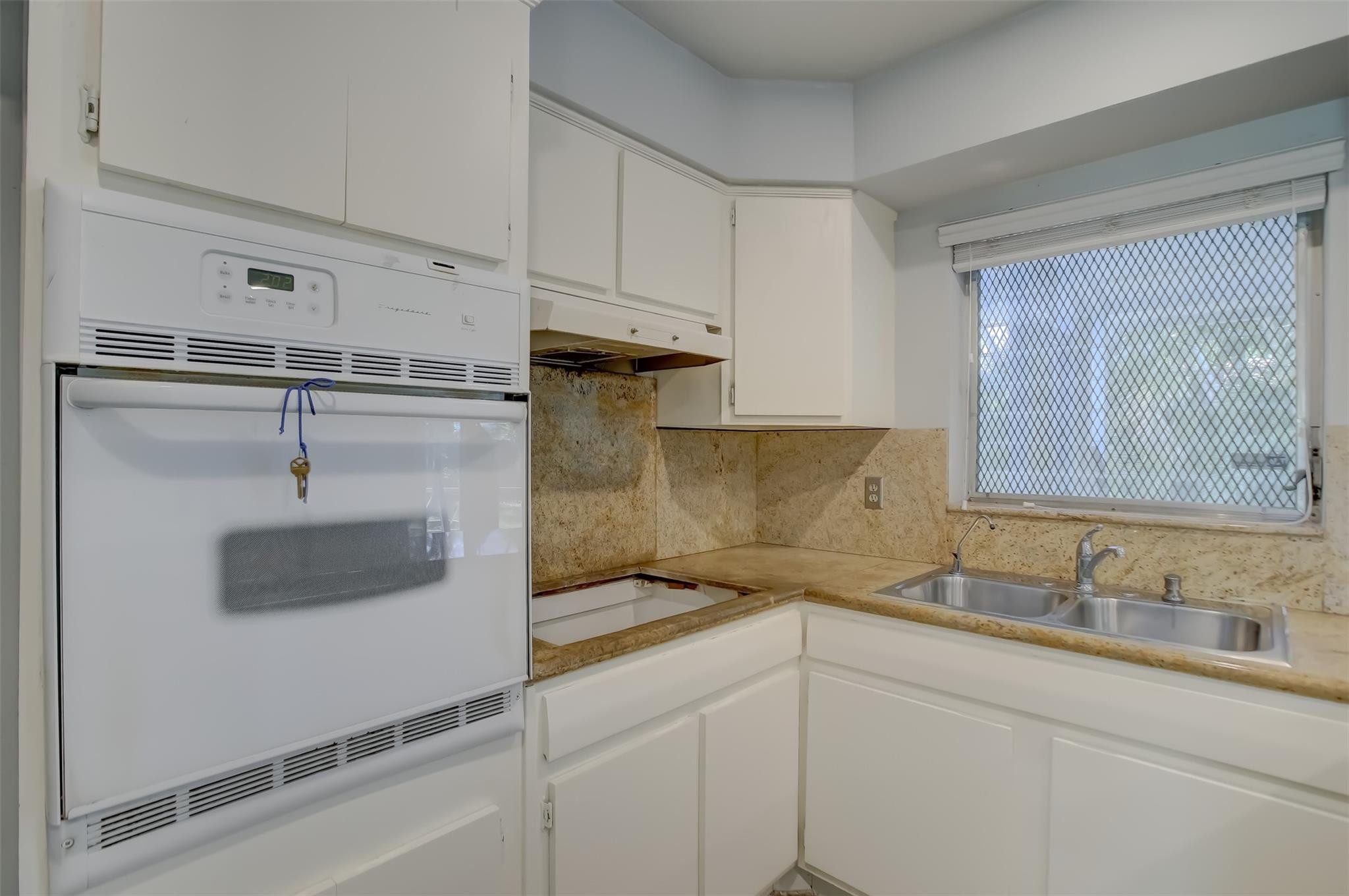 Cresthaven 11 53-41 B - Residential Lease