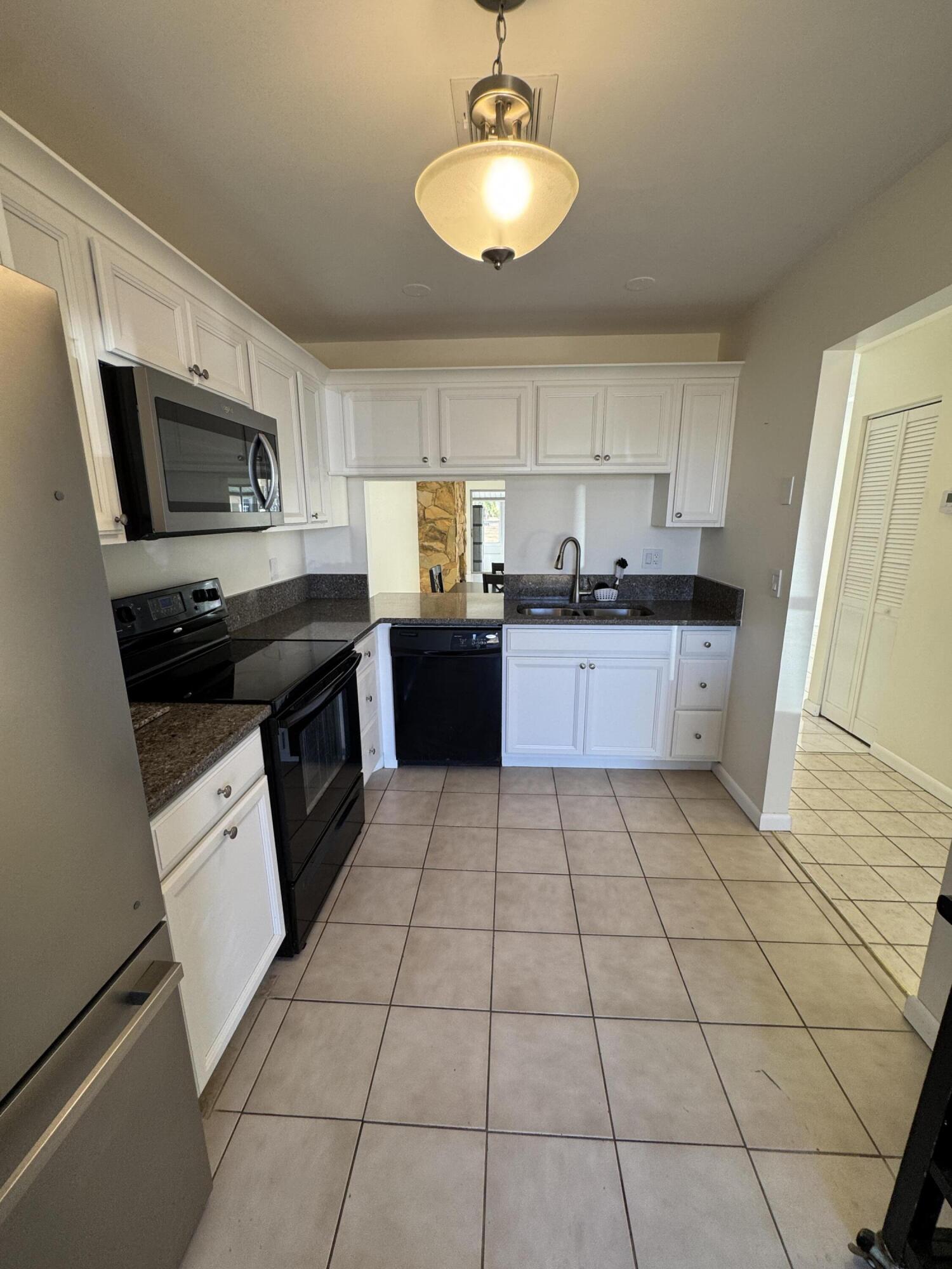 THE GROVE CONDOMINIUM SECTION 1 - Residential