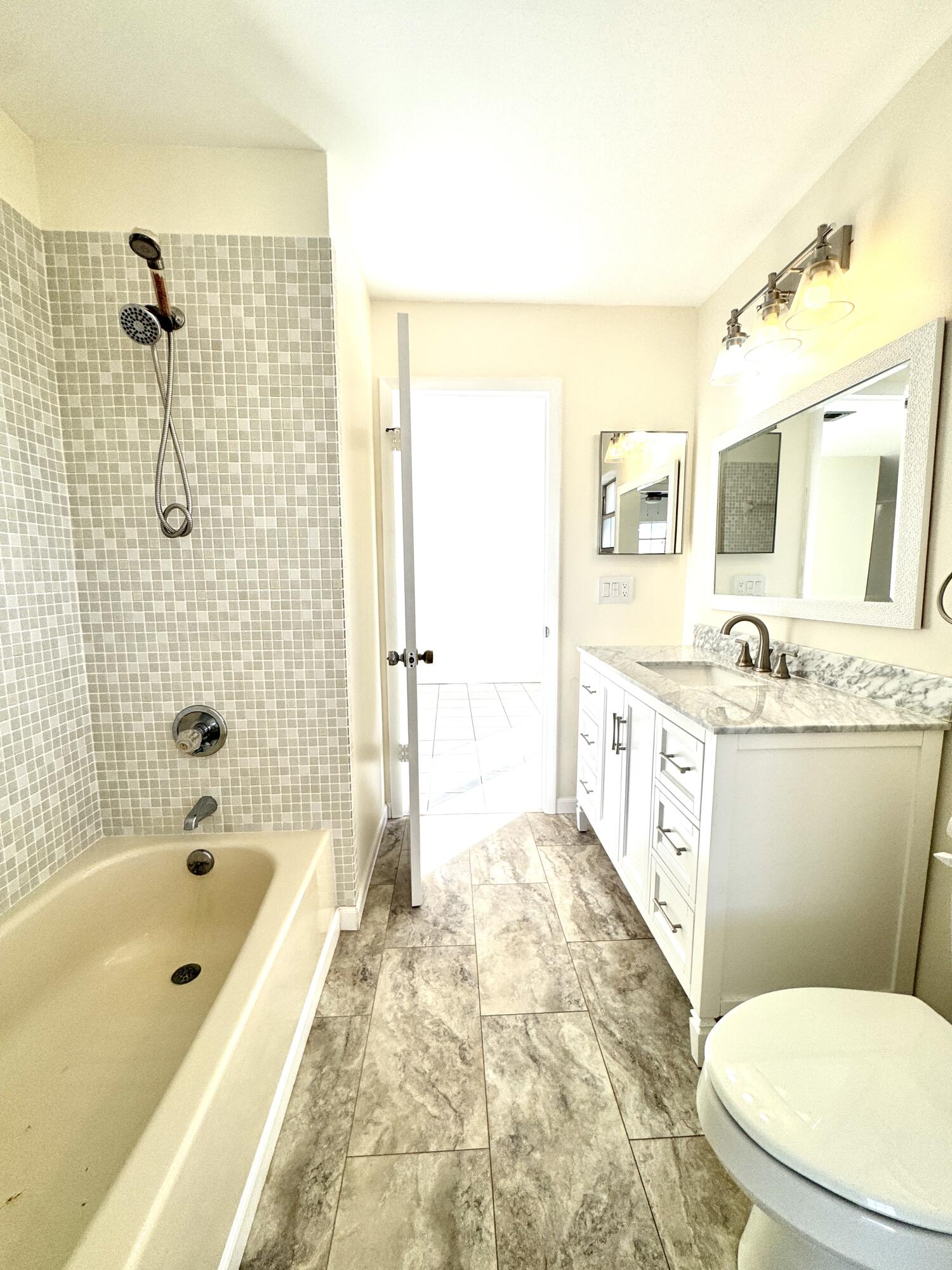 THE GROVE CONDOMINIUM SECTION 1 - Residential