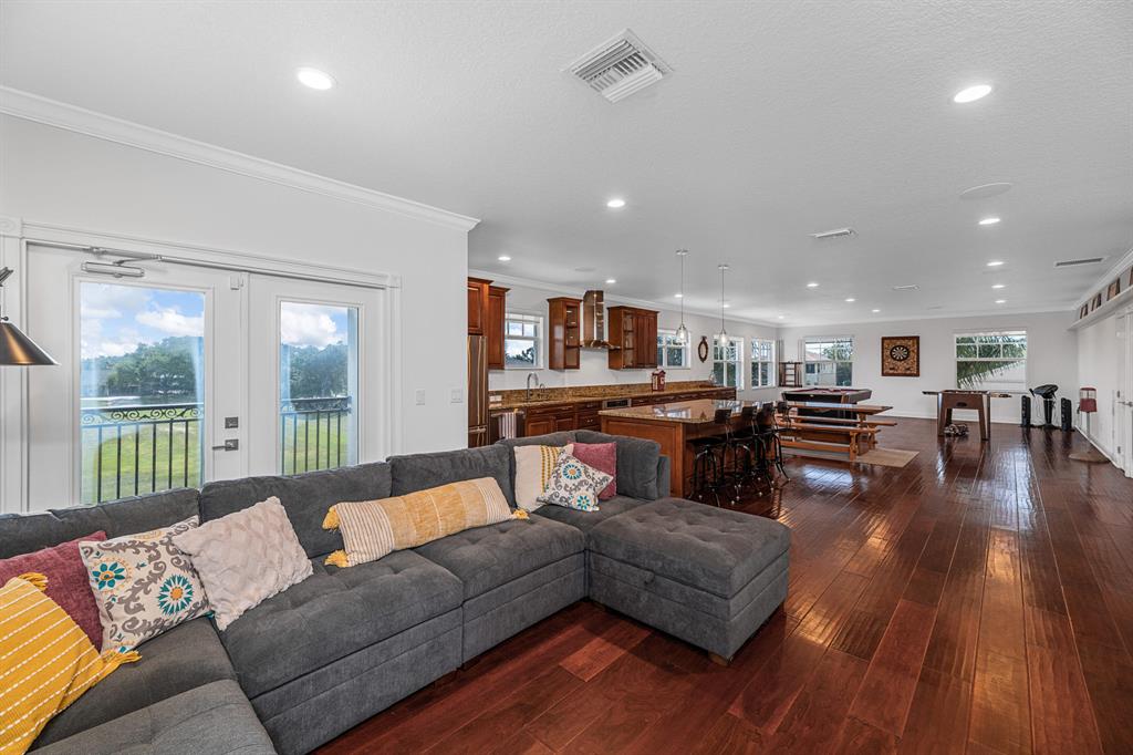 WELLINGTON AERO CLUB OF T - Residential