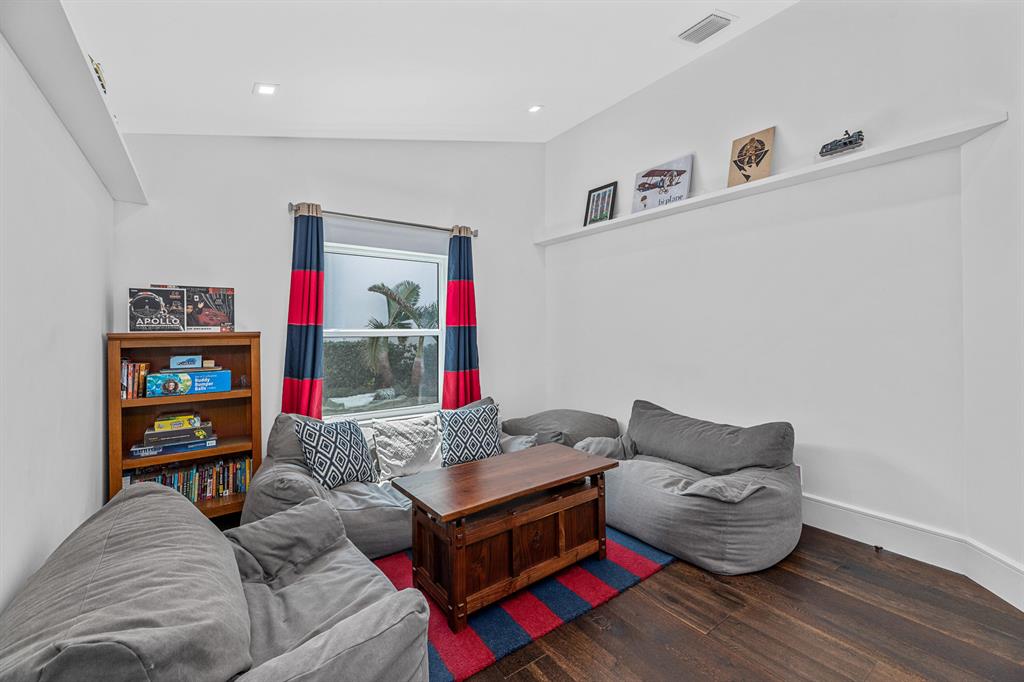 WELLINGTON AERO CLUB OF T - Residential