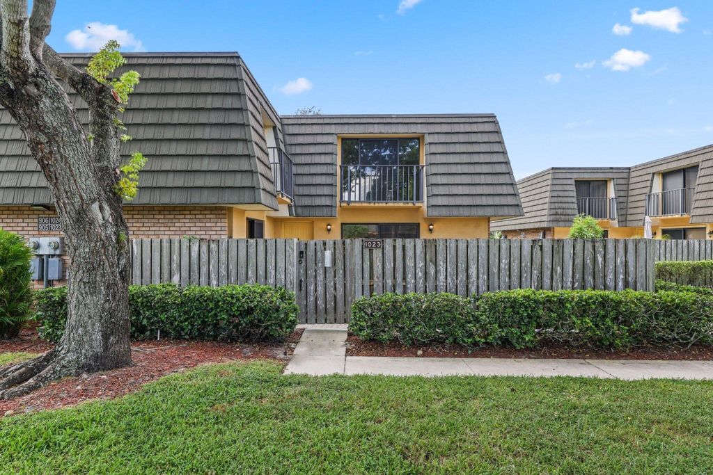 Photo of 1023 10th Way, West Palm Beach, FL 33407 (MLS # R11134110)