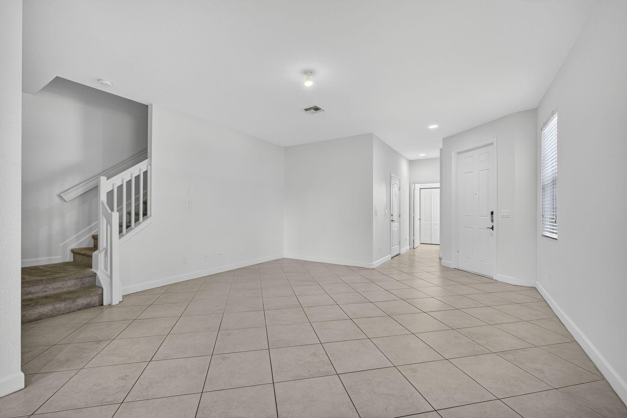 CHARLESTON COMMONS - Residential