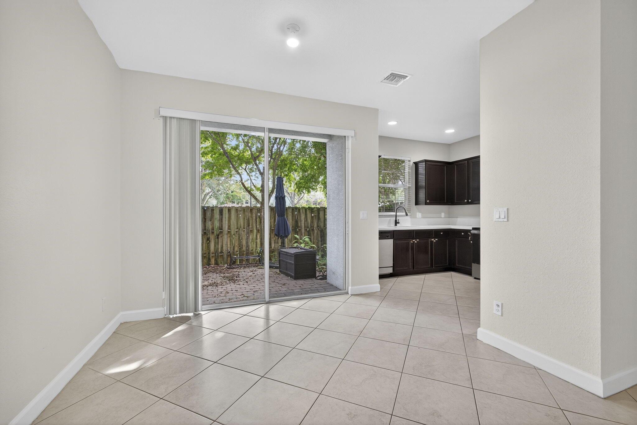 CHARLESTON COMMONS - Residential