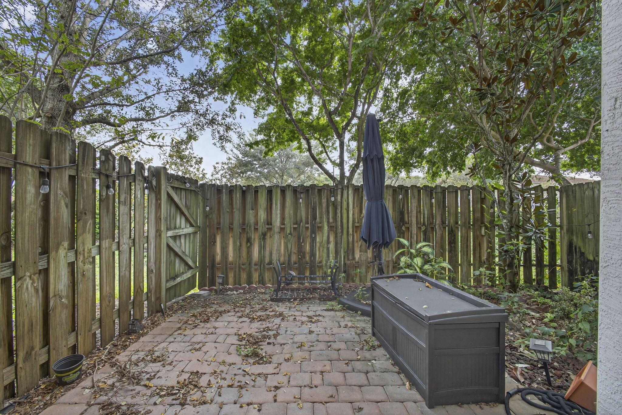 CHARLESTON COMMONS - Residential