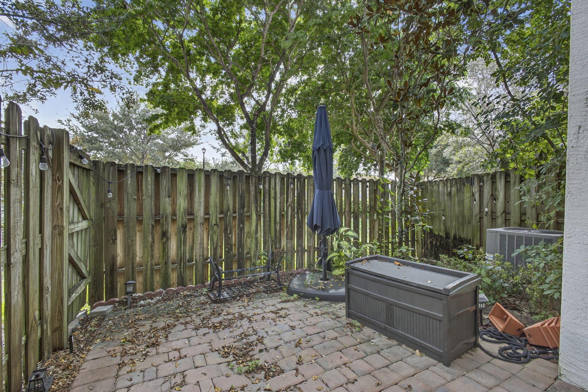 CHARLESTON COMMONS - Residential