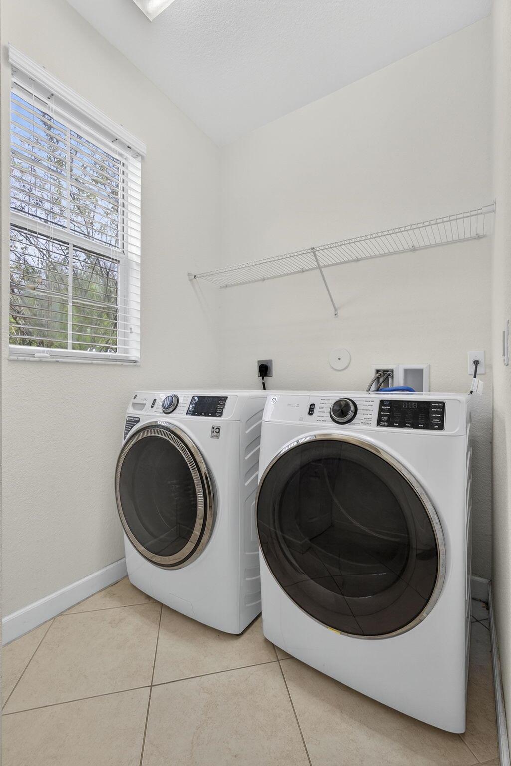 CHARLESTON COMMONS - Residential