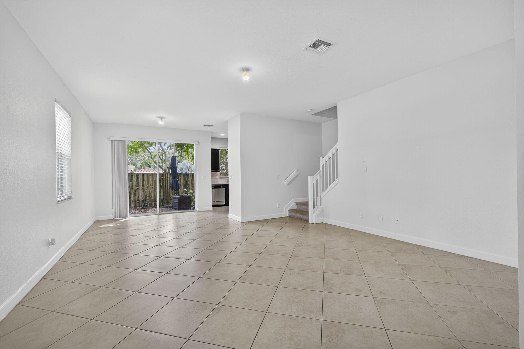 CHARLESTON COMMONS - Residential