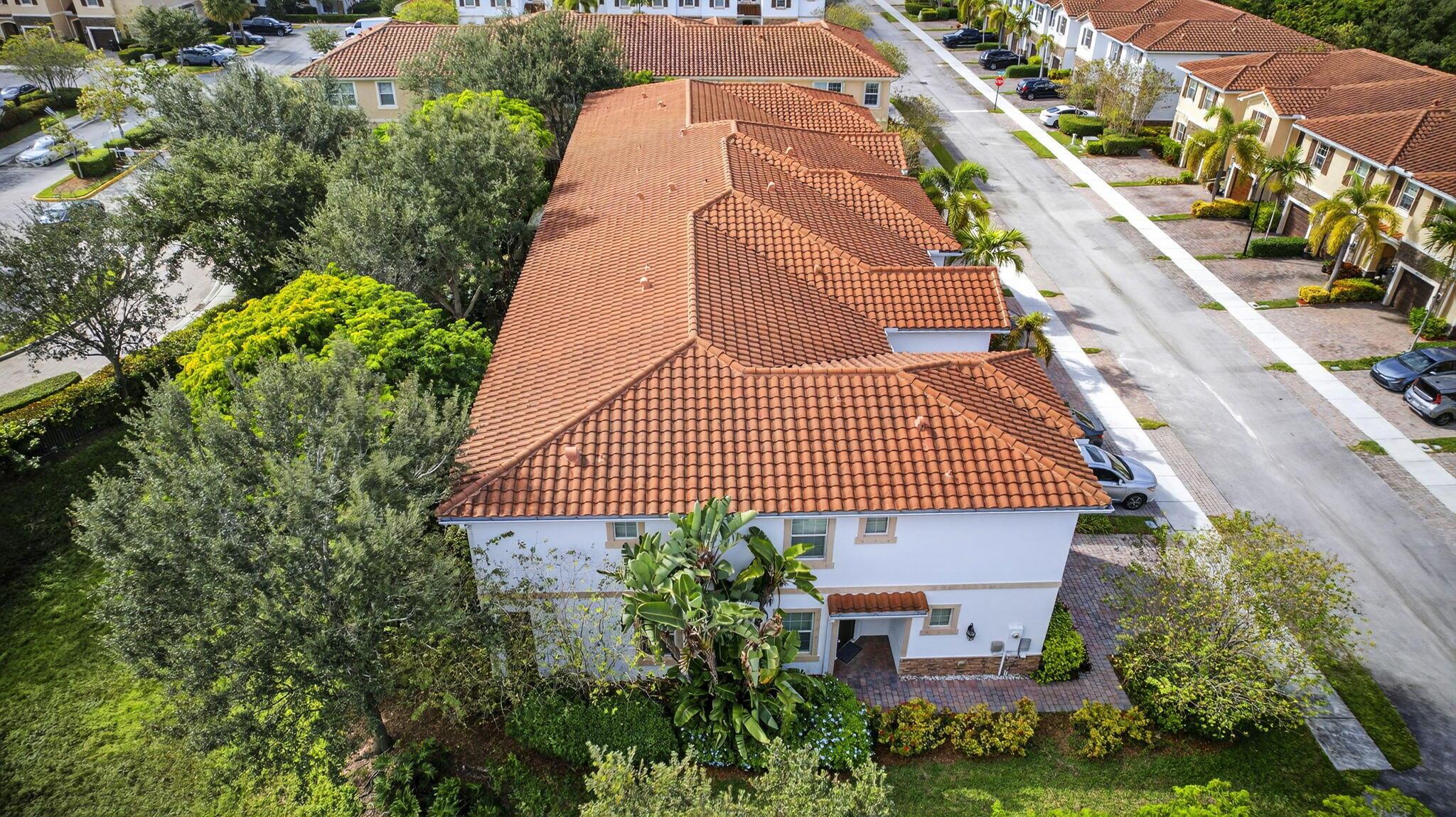 CHARLESTON COMMONS - Residential