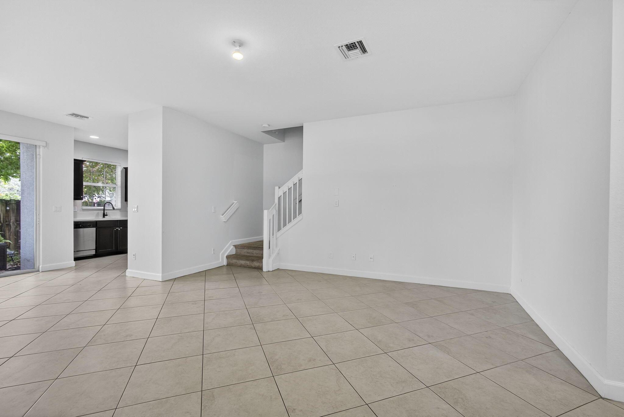 CHARLESTON COMMONS - Residential