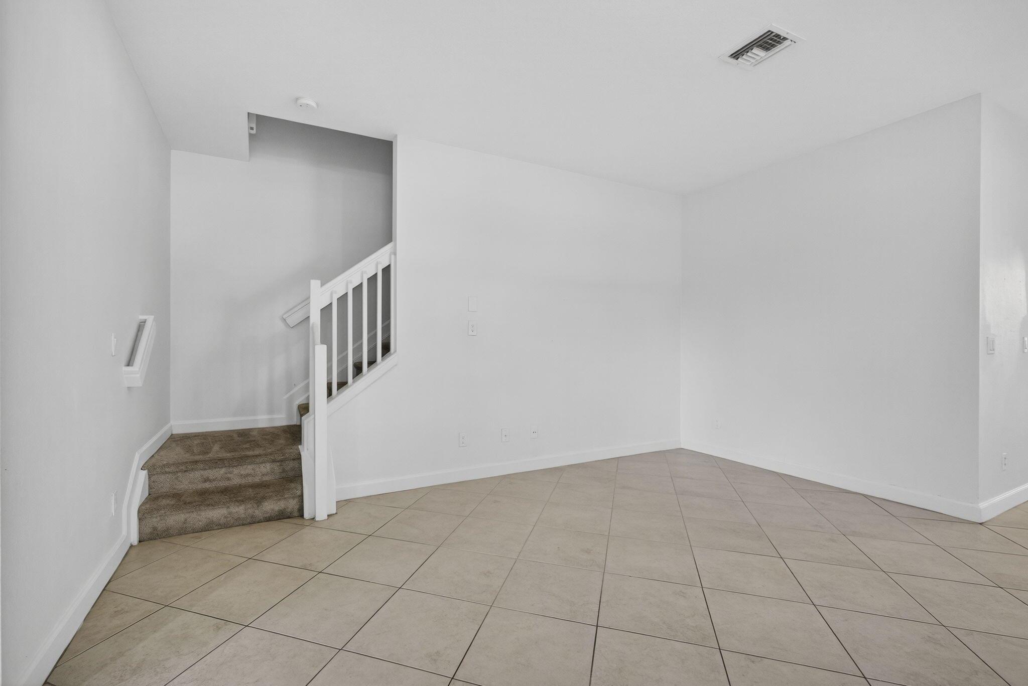 CHARLESTON COMMONS - Residential