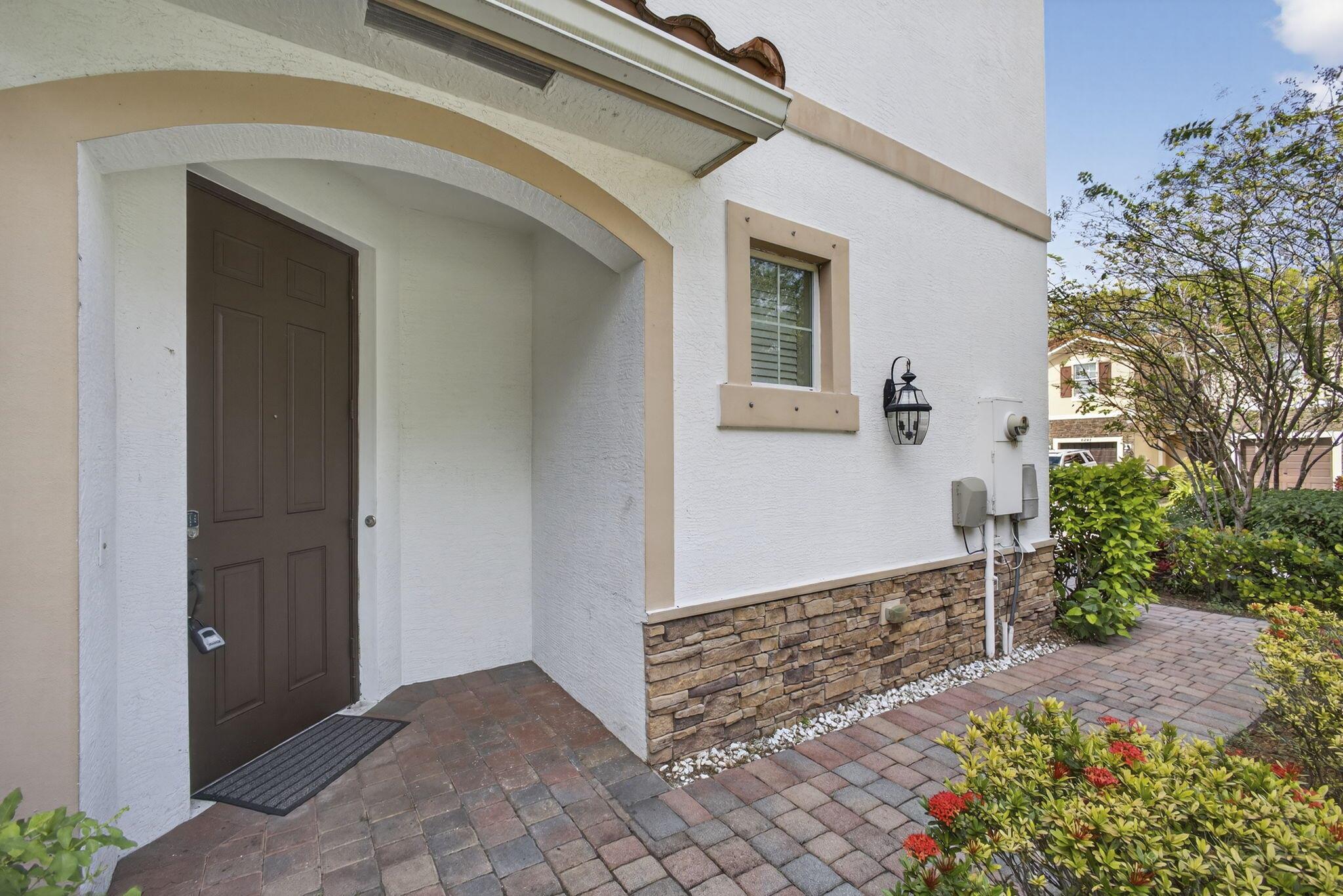 CHARLESTON COMMONS - Residential