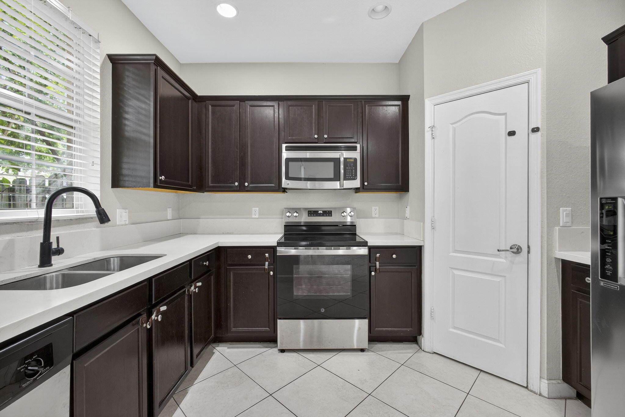 CHARLESTON COMMONS - Residential