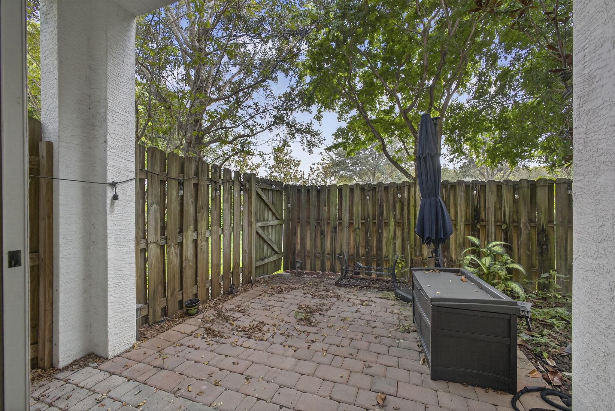 CHARLESTON COMMONS - Residential