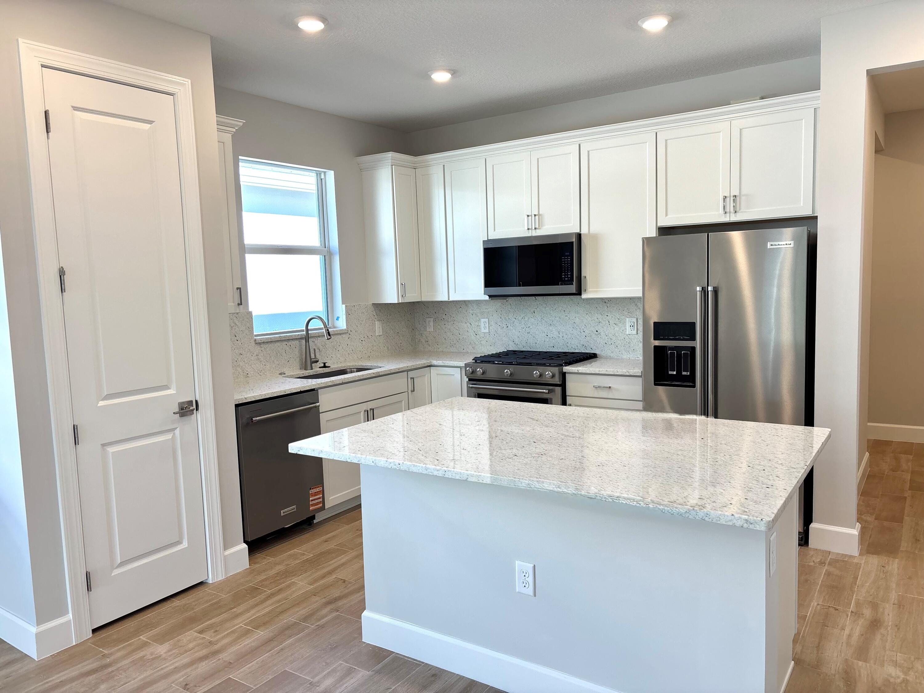 COSTA POINTE - Residential