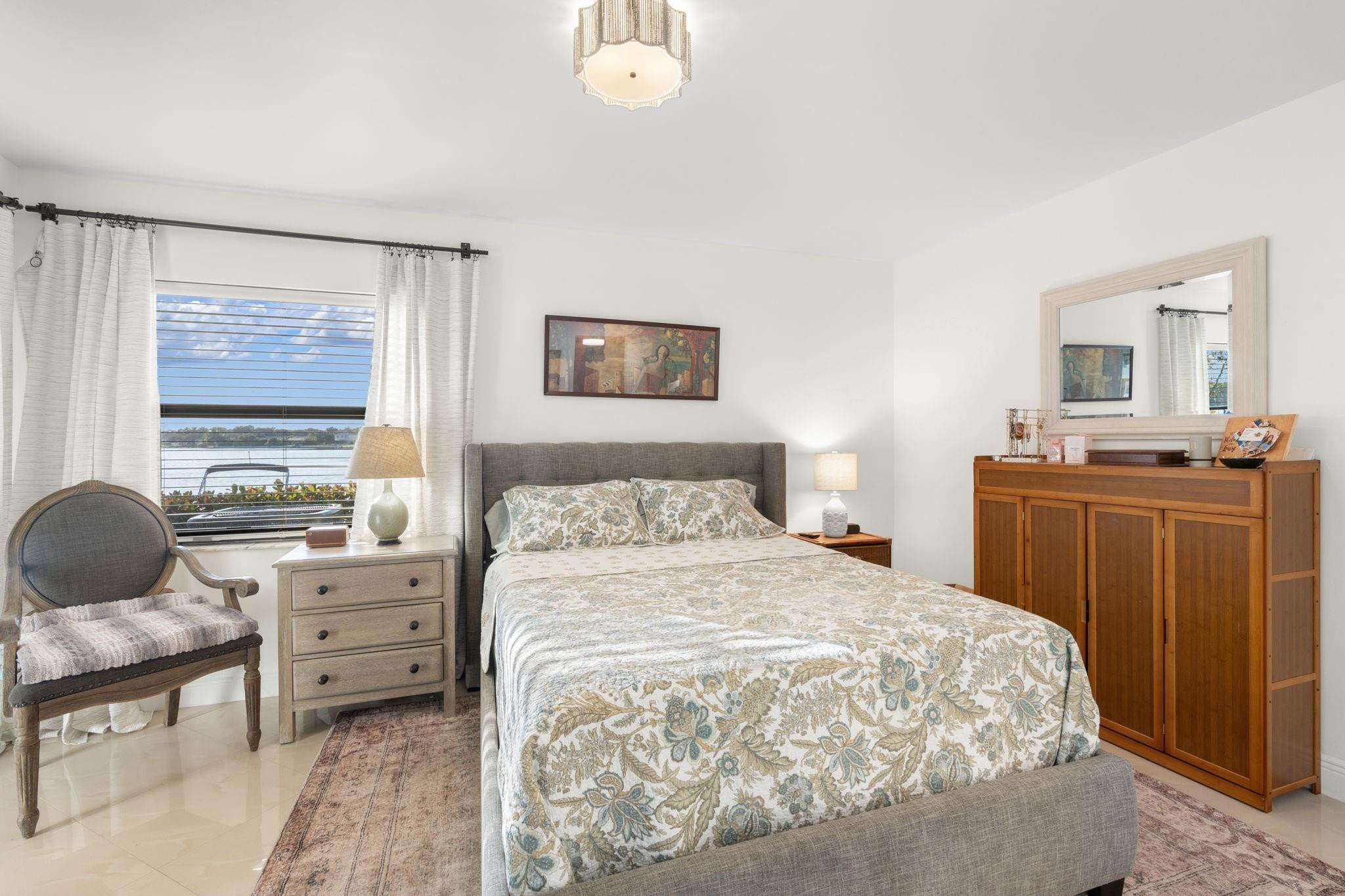 Embassy Square Condo - Residential