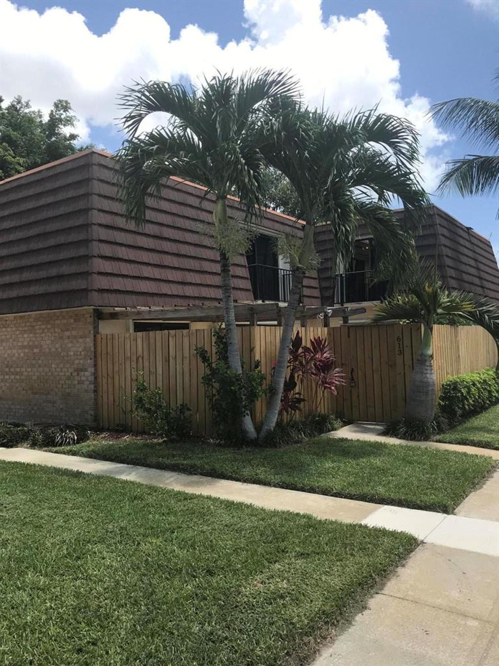 Photo of 613 6th Lane Lane, Palm Beach Gardens, FL 33418 (MLS # R10735108)
