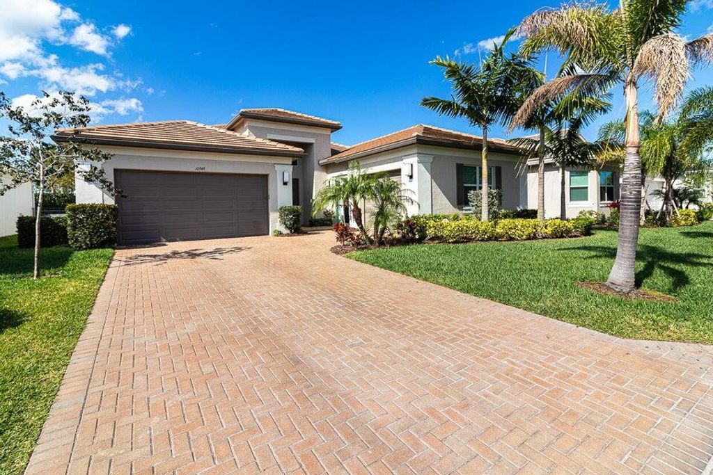 Photo of 11976 SW Whitewater Falls Court, Port Saint Lucie, FL 34987 (MLS # R10983187)