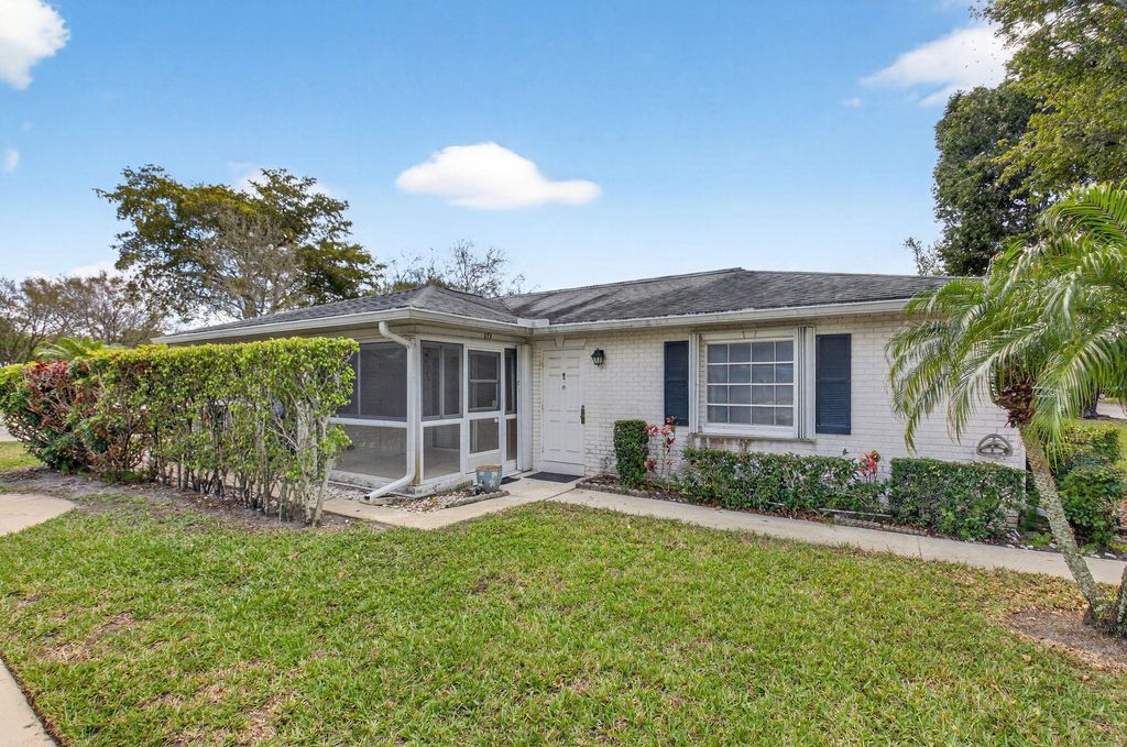 Photo of 10136 S 42nd S, Boynton Beach, FL 33436 (MLS # B26000147)