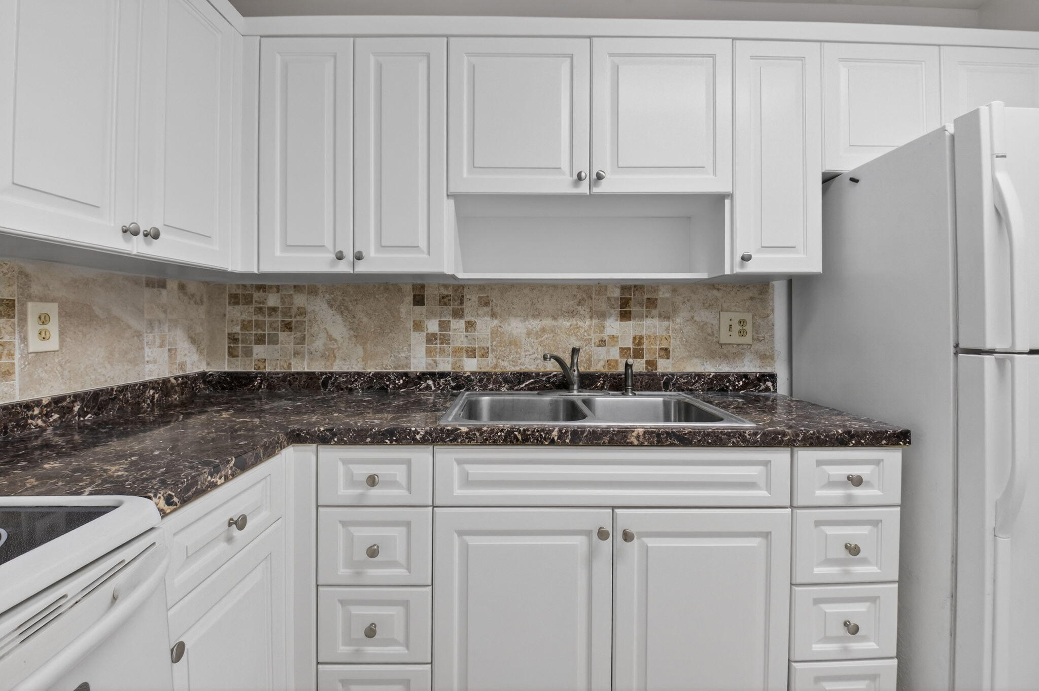 LIMETREE CONDO - Residential