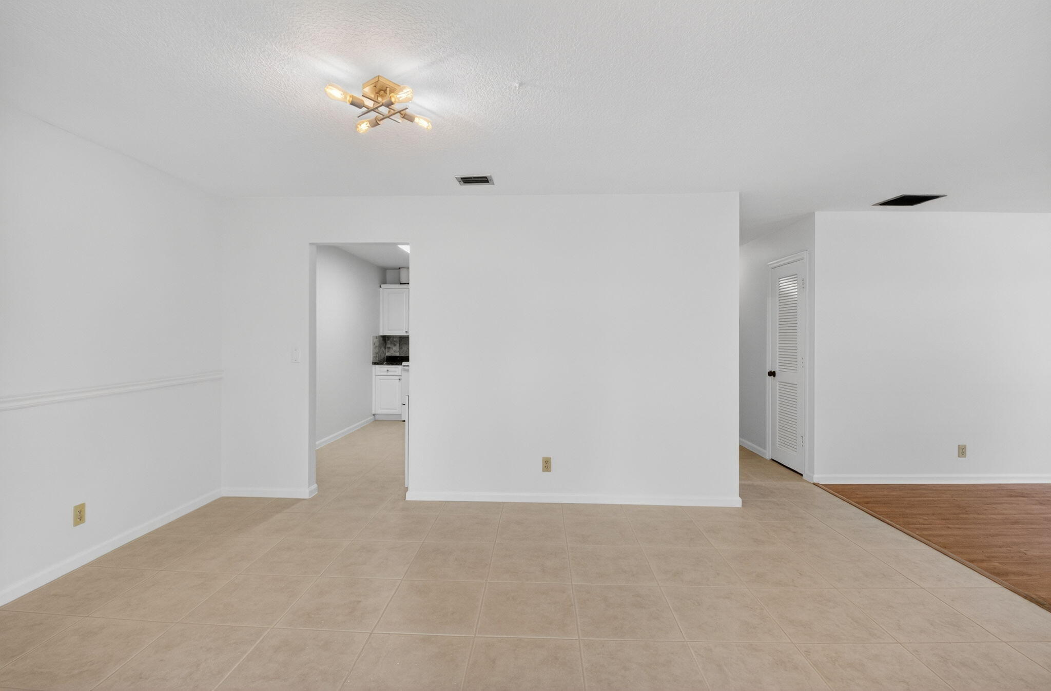 LIMETREE CONDO - Residential