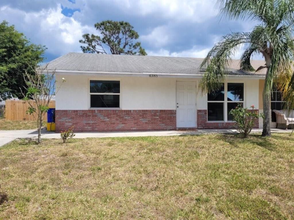 Photo of 4385 SE Nimrod Lane, Stuart, FL 34997 (MLS # R10883927)
