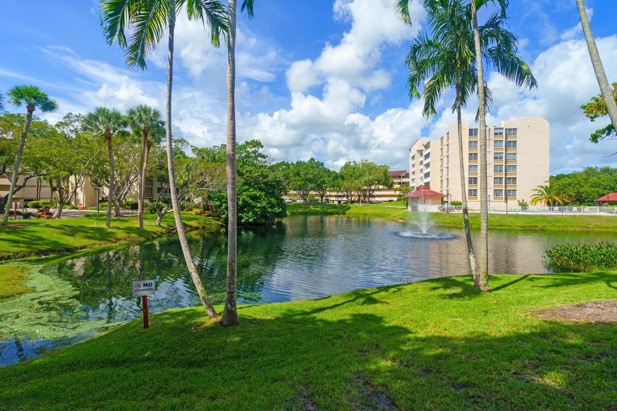 (Room for rent) located on the 6th floor this unit offers extensive views of the north western Broward skyline. This uniquely constructed, updated 2-bedroon, 2-bathroom is conveniently located near major roads and is an easy commute to beaches, malls, shops, restaurants, places of entertainment & more. This community also boasts a large community center with tons of amenities like gyms, basketball court, tennis courts, pickle ball court, pool, pool tables, air hocky table, bowling alley and more all included in your monthly dues. Water, cable, internet, building maintenance, insurance, security and more. This is a gated community.
Emotional support animals welcomed