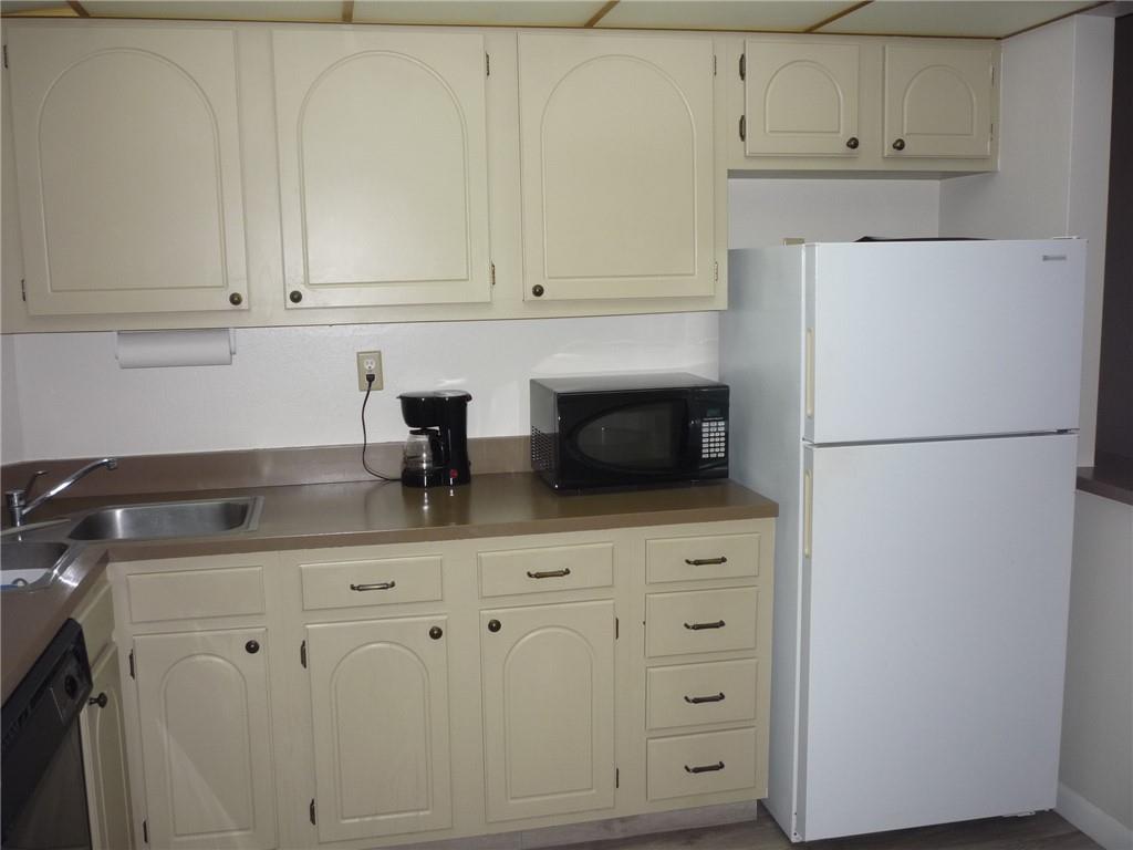 HOLLYBROOK GOLF & TENNIS - Residential