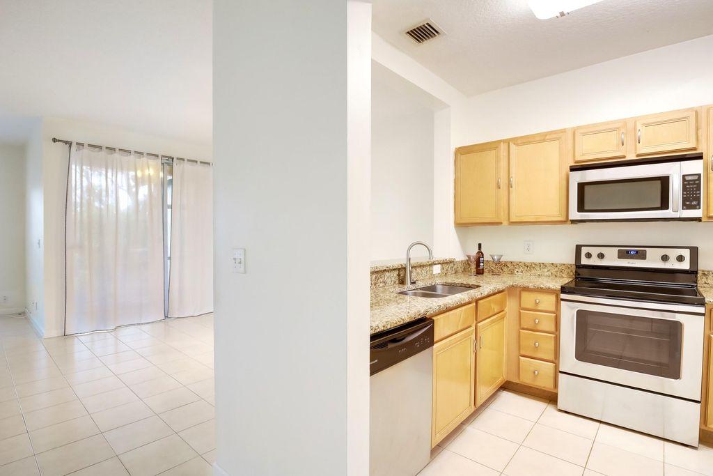 Photo of 6420 Park Lake Circle, Boynton Beach, FL 33437 (MLS # R11136772)