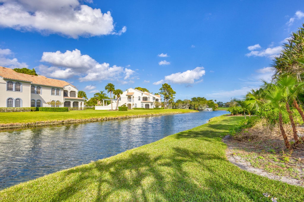Photo of 409 Prestwick Lane, Palm Beach Gardens, FL 33418 (MLS # R10946328)