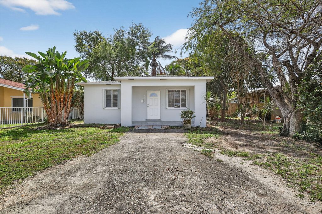 Photo of 2438 Arthur Street, Hollywood, FL 33020 (MLS # B26003135)