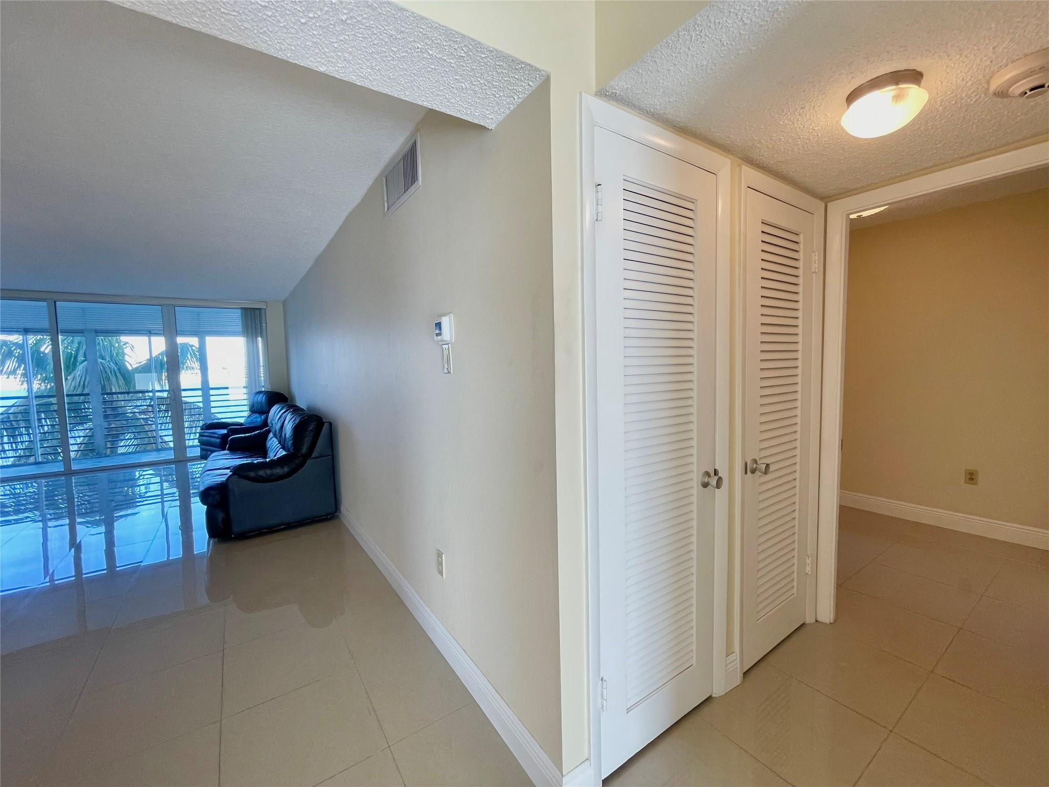 ROYAL BAHAMIAN - Residential