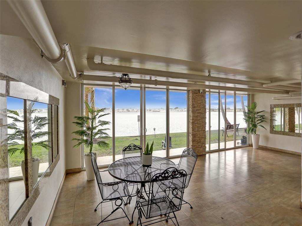 ROYAL BAHAMIAN - Residential