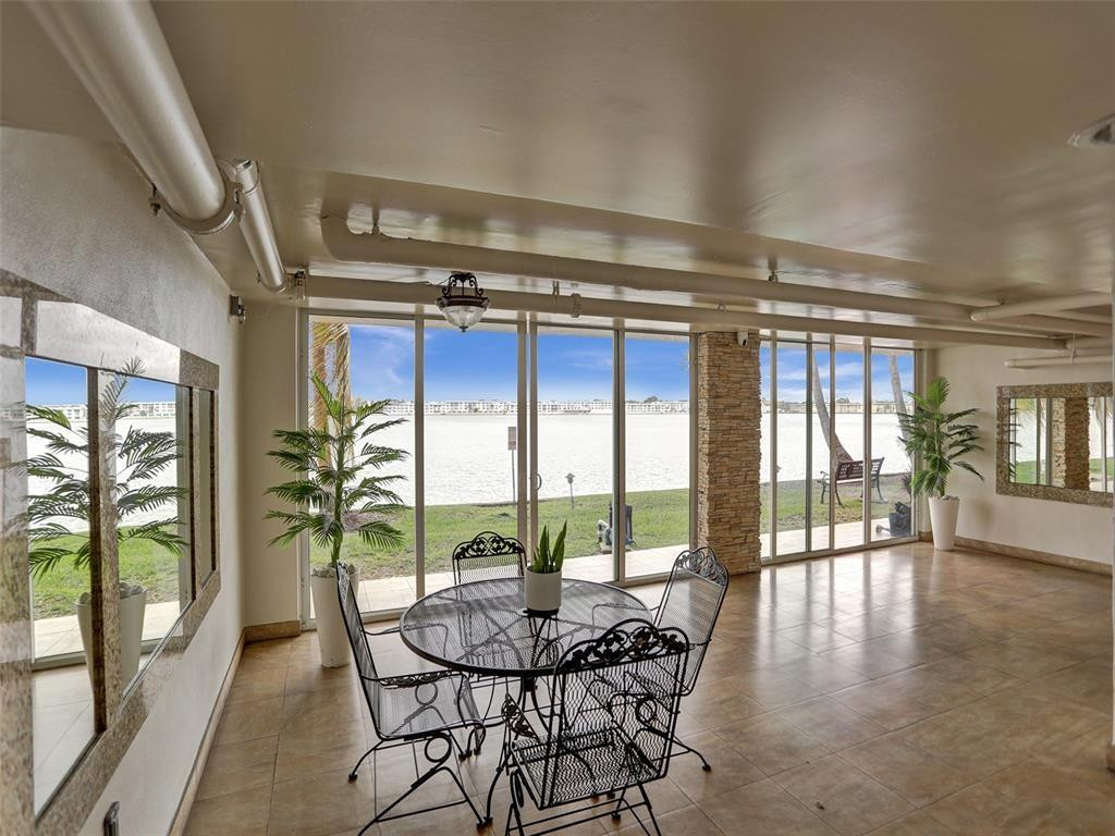 ROYAL BAHAMIAN - Residential