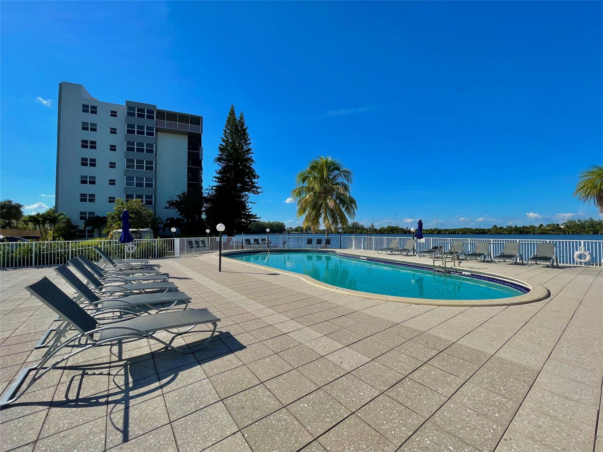 ROYAL BAHAMIAN - Residential