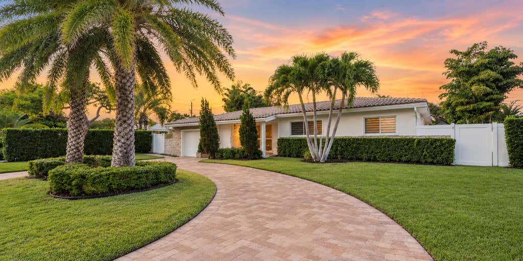 Photo of 2205 NE 30TH Street, Lighthouse Point, FL 33064 (MLS # B26060776)