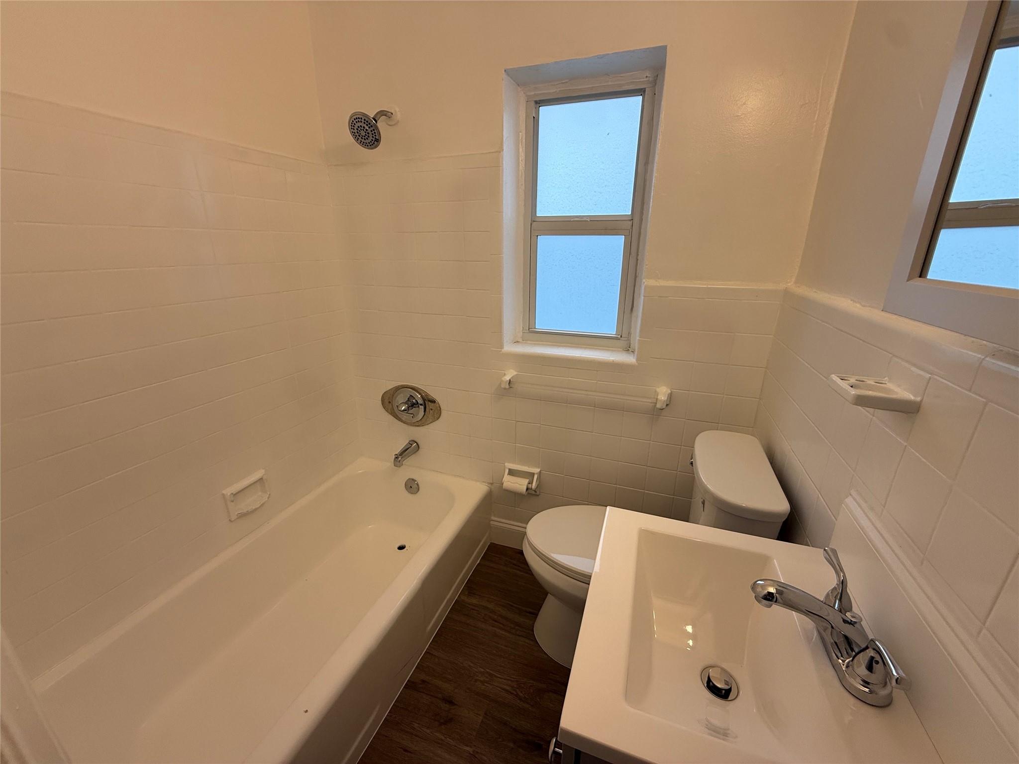 HOLLYWOOD - Residential Lease