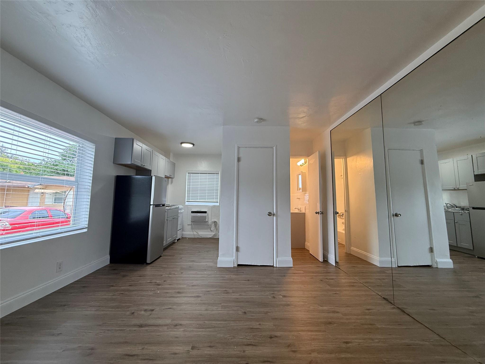 HOLLYWOOD - Residential Lease