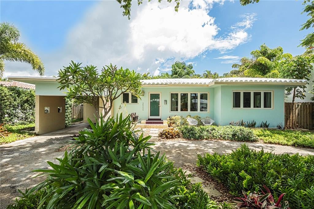 Photo of 2009 NE 25th St, Wilton Manors, FL 33305 (MLS # F10291612)
