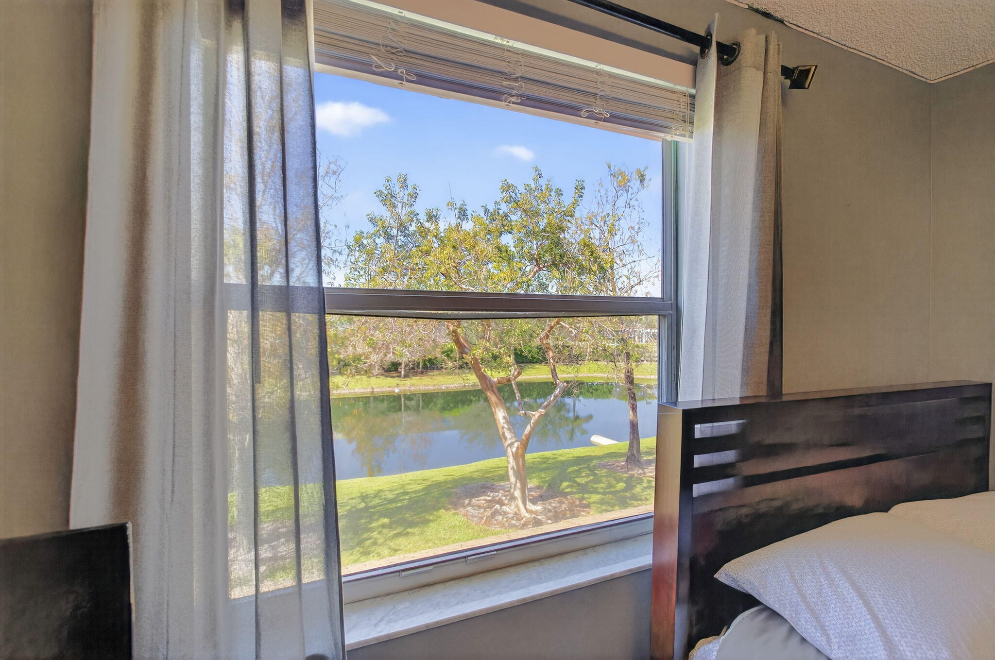 ADDISON COURT - Residential