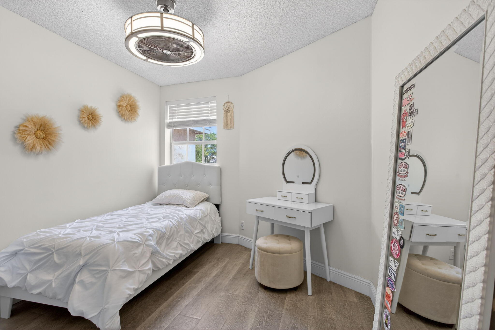 ADDISON COURT - Residential