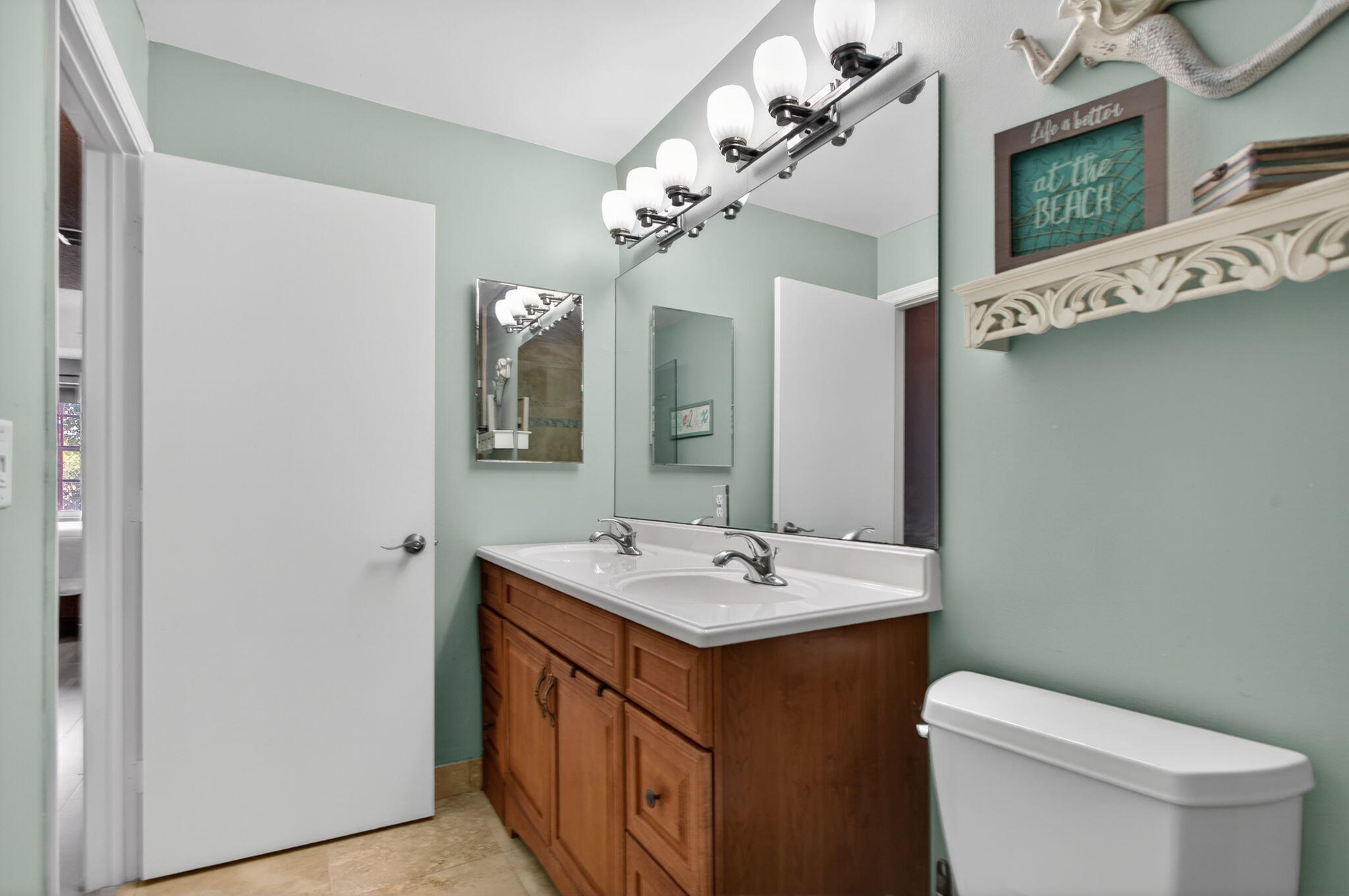 ADDISON COURT - Residential