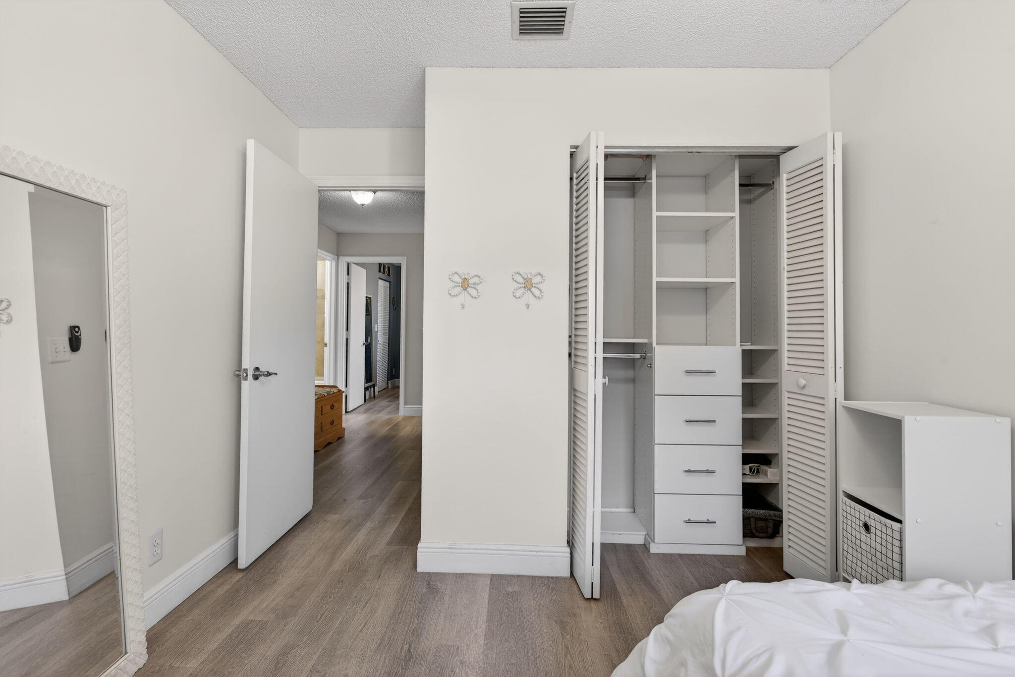 ADDISON COURT - Residential