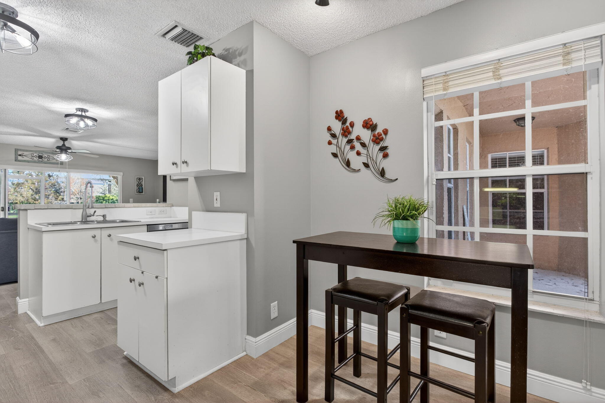 ADDISON COURT - Residential