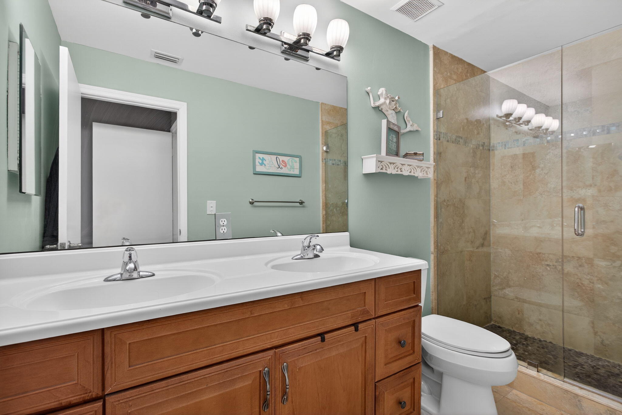 ADDISON COURT - Residential