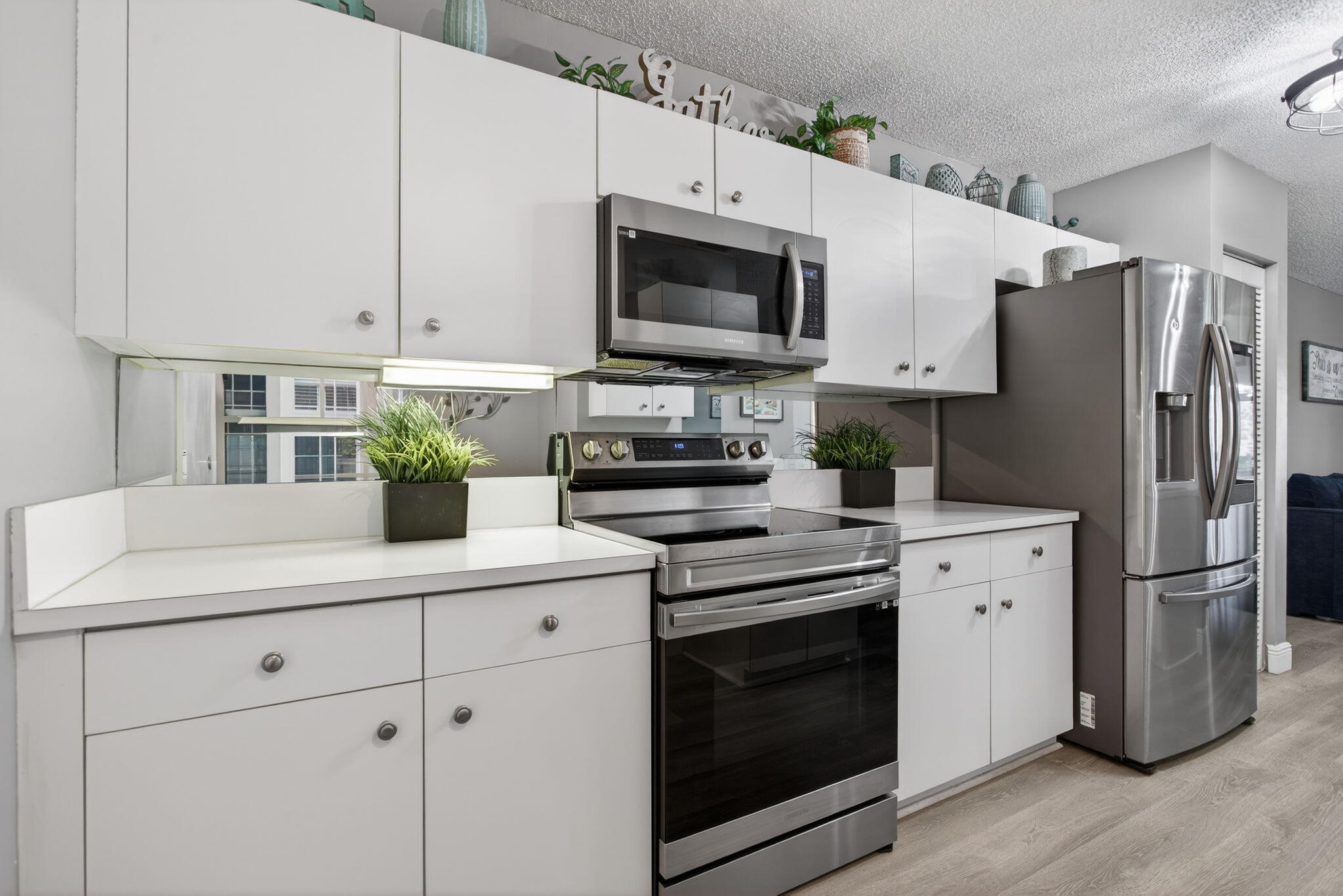 ADDISON COURT - Residential