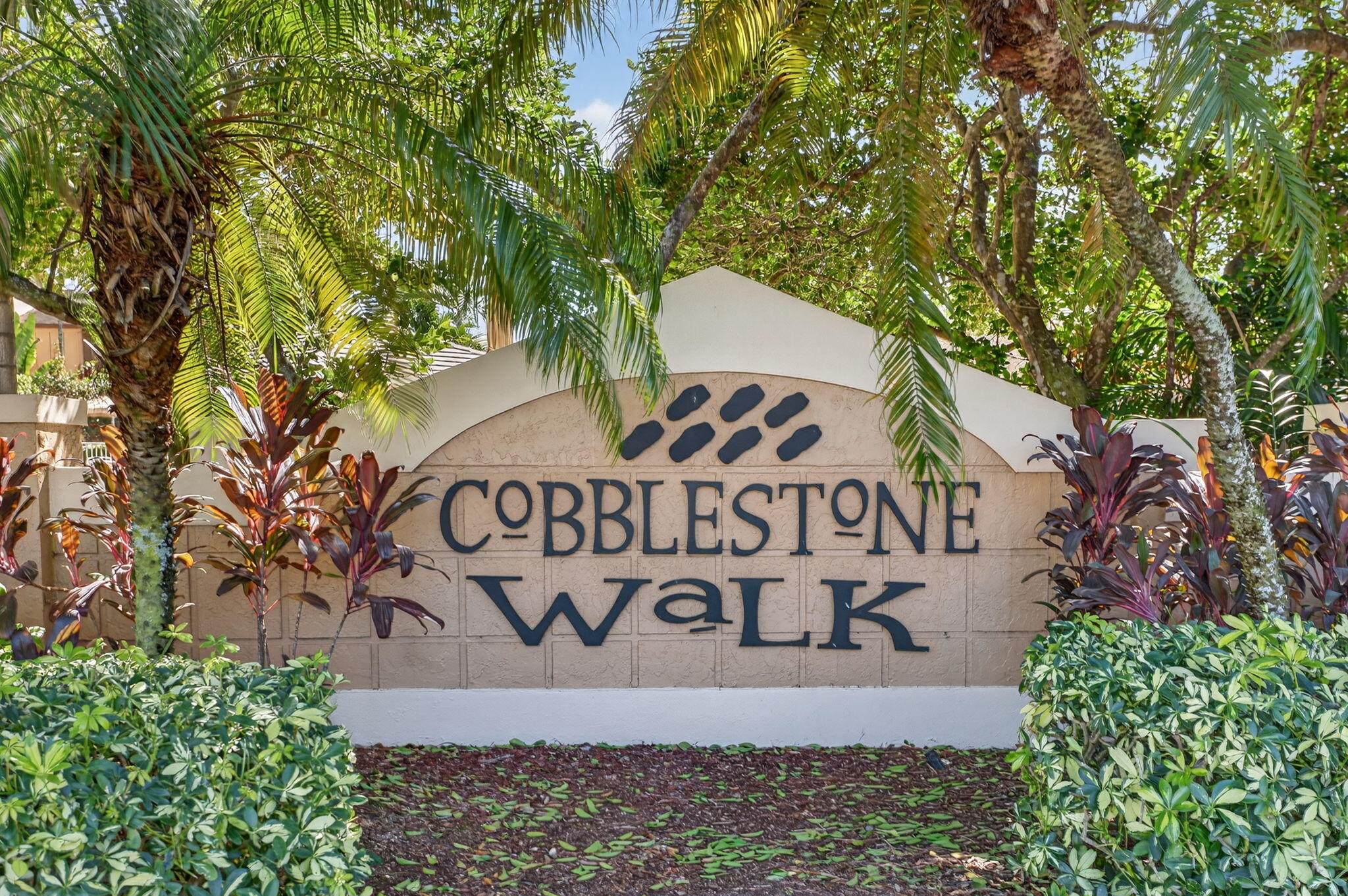 ADDISON COURT - Residential