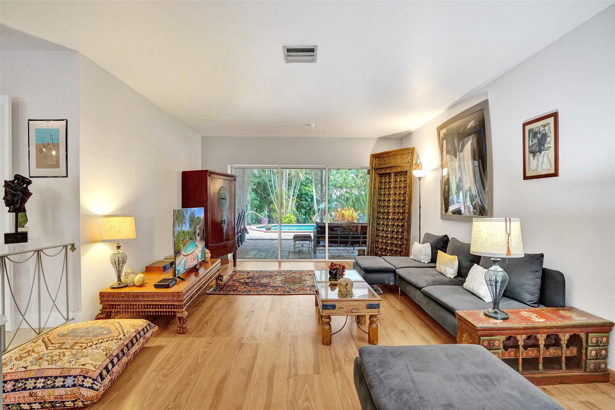 560 SW 62nd Ave