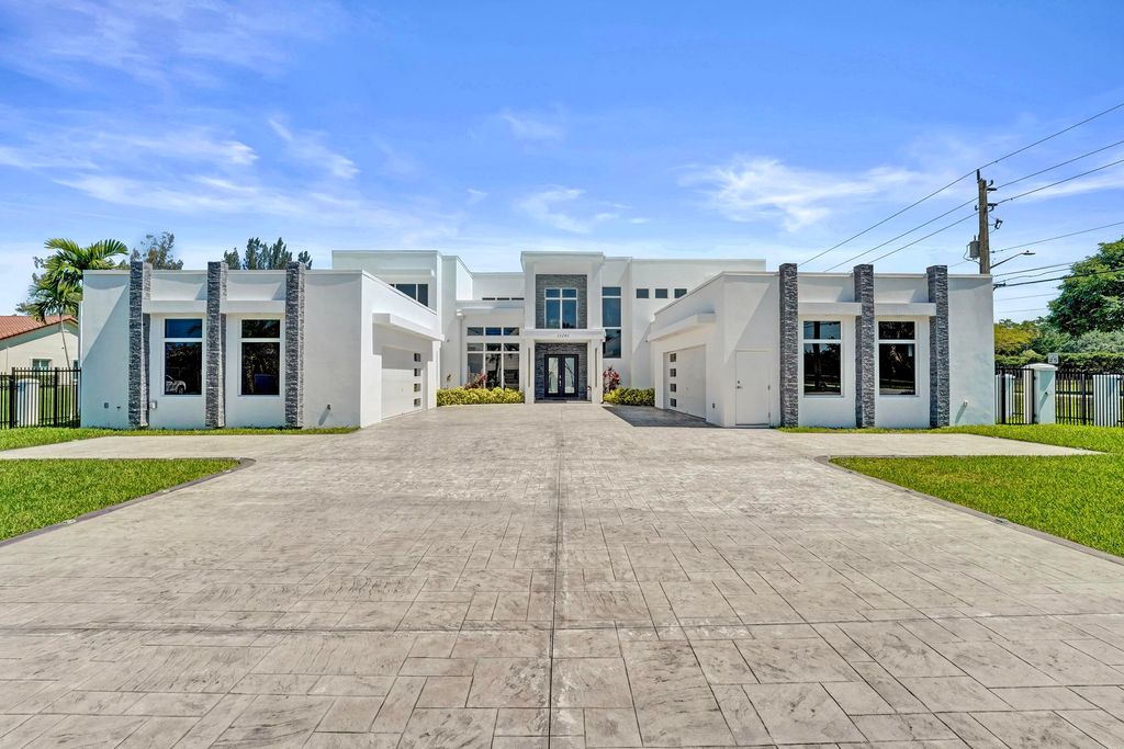 Photo of 11201 SW 3rd Street, Plantation, FL 33325 (MLS # B26030259)