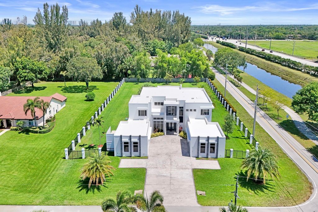 Photo of 11201 SW 3rd Street, Plantation, FL 33325 (MLS # B26030259)
